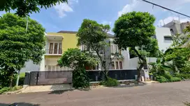 Dijual rumah dalam cluster aman Pondok Indah.