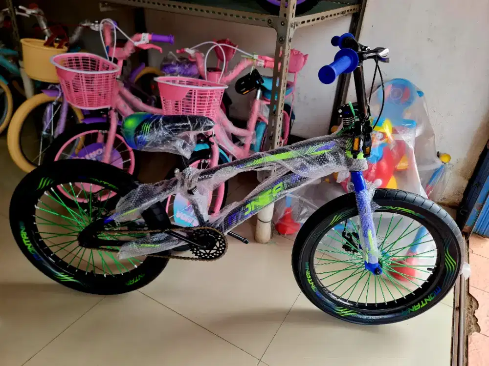 Sepeda BMX 20 Inch MONTANA ( BAN JUMBO 3.0 ) ( REM CAKRAM )