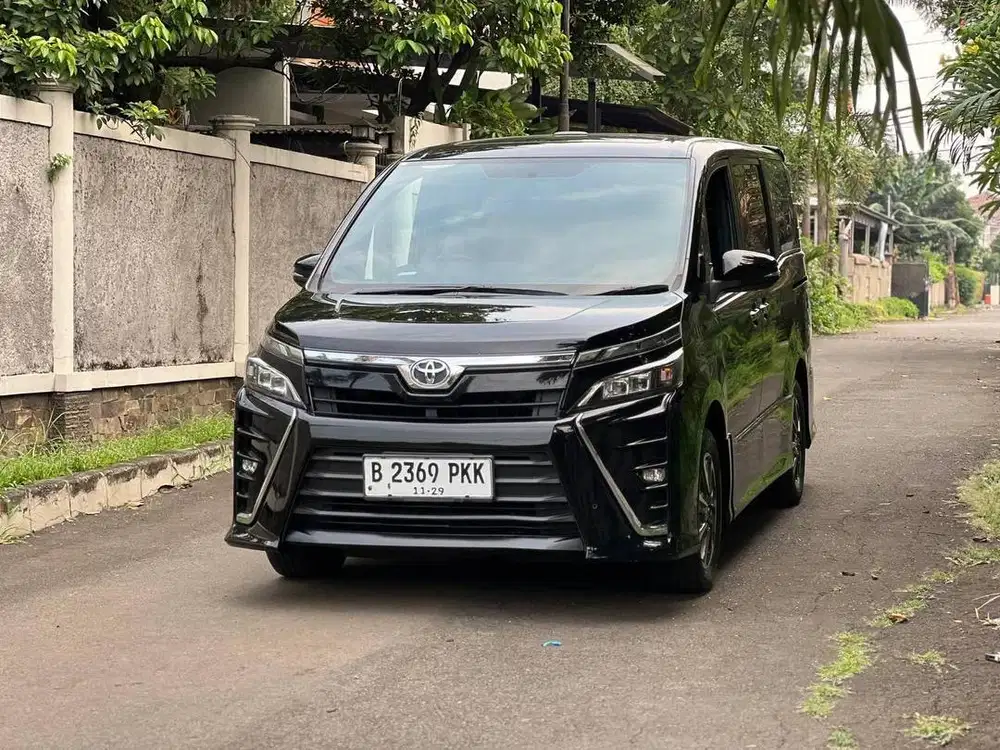 VOXY 2.0 AT 2019 HITAM FAVORIT