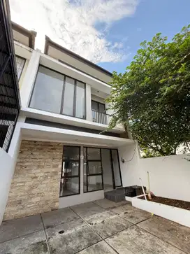 Di Jual cepat rumah 2 lantai di Bintaro Sektor 9. dekat Stasiun