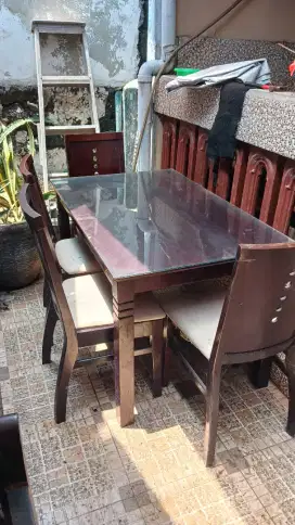 Meja Makan 4 kursi