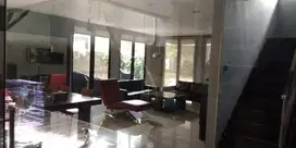 Disewa Rumah Bagus 2 Lantai + Kolam Renang di Komplek Fatmawati