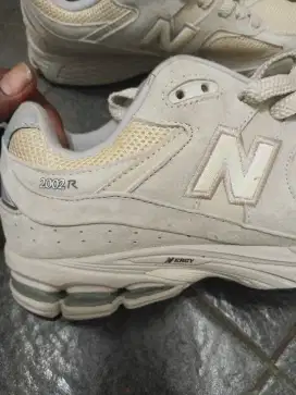 Sepatu NB 2002R