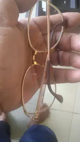 Kaca mata baca asli