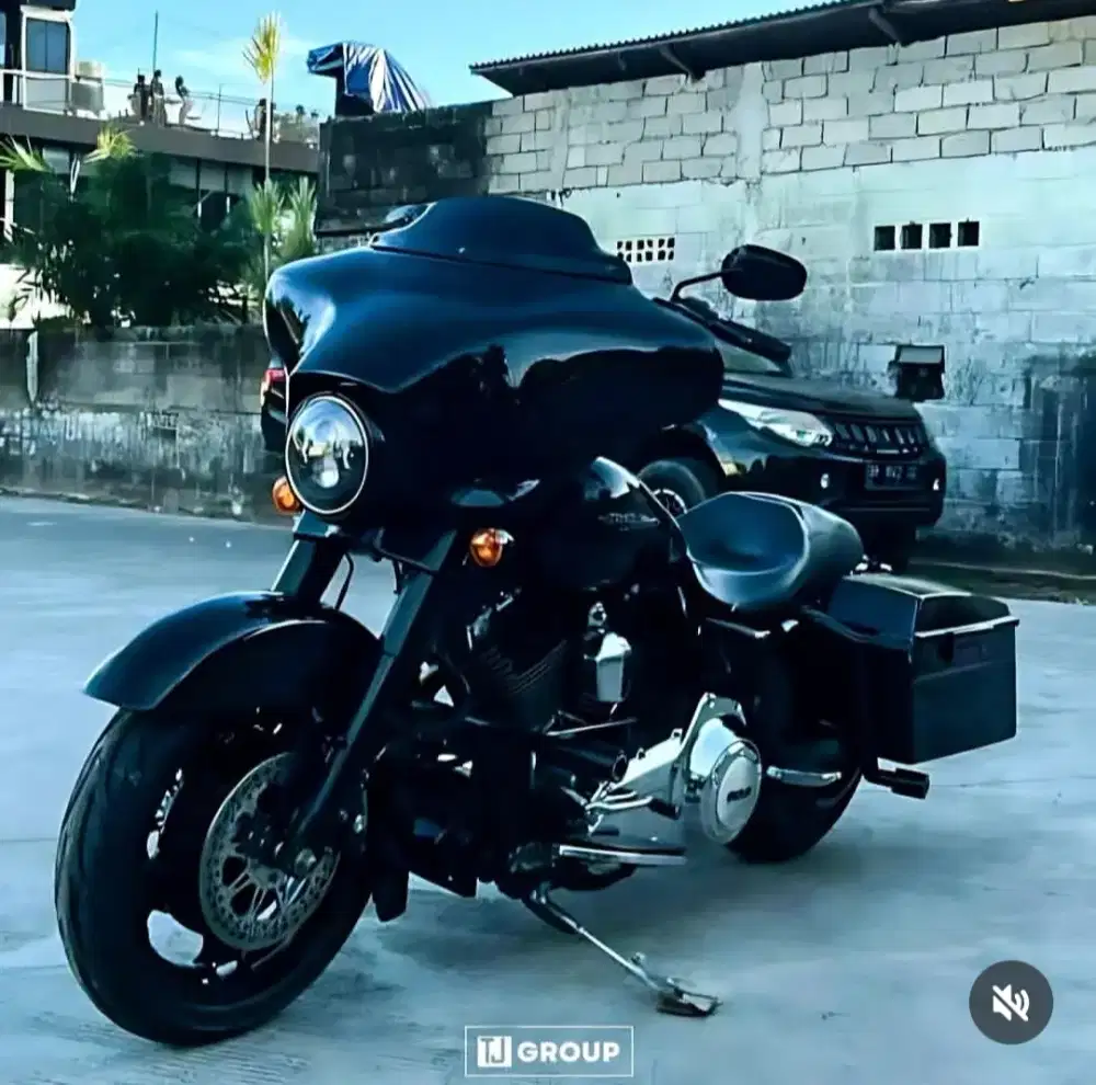 FOR SALE!! HARLEY DAVIDSON STREETGLIDE 2011