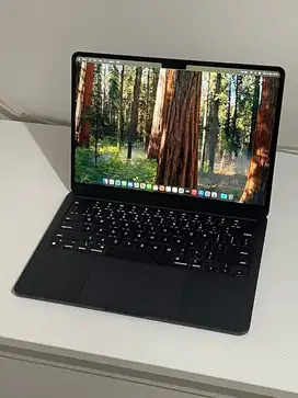 Macbook Air M2 16/256 GB (Garansi iBox ON sampai Desember)