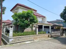 Dijual Rumah Cantik Siap Huni Tanah Luas Dengan Banyak Kamar Kayu Jati