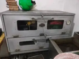 Oven berikut dengan kakinya