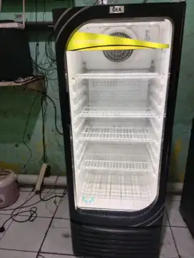 Dijual showcase merek GEA NORMAL siap pakai 4rak nominus harga nego