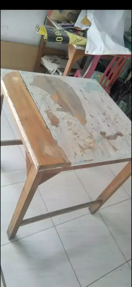 Meja makan ukuran 65x65cm