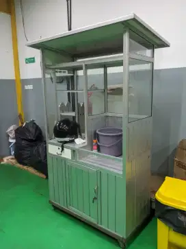 Etalase alumunium masih bagus buat jualan dibawahnya ada roda.