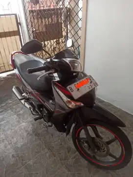 Honda Supra X 125 helm-in PGM F1 Hitam