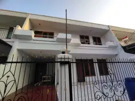 Disewa Rumah Muara Karang 2 Lantai Size 10x20m Semi Furnished 4+1KT