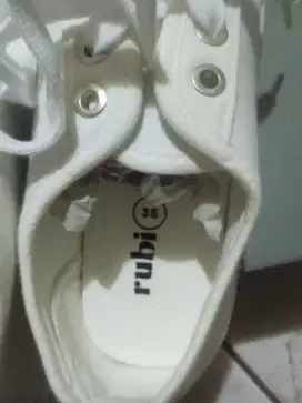 Sepatu merk rubi