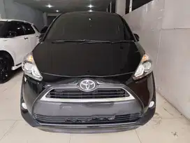 Toyota Sienta 1.5 V AT 2017 Low Km