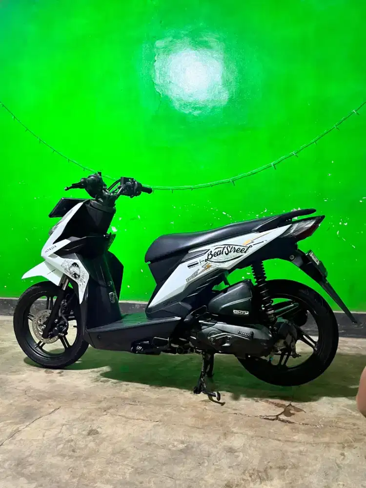 Beat STREET Putih Mulus