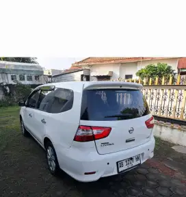 Grand Livina 2013 putih AT