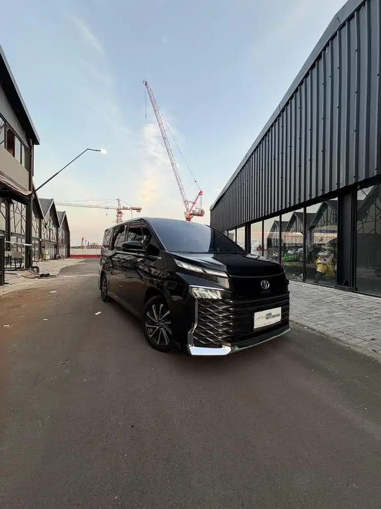 Toyota Voxy TSS 2.0 CVT AT 2023
