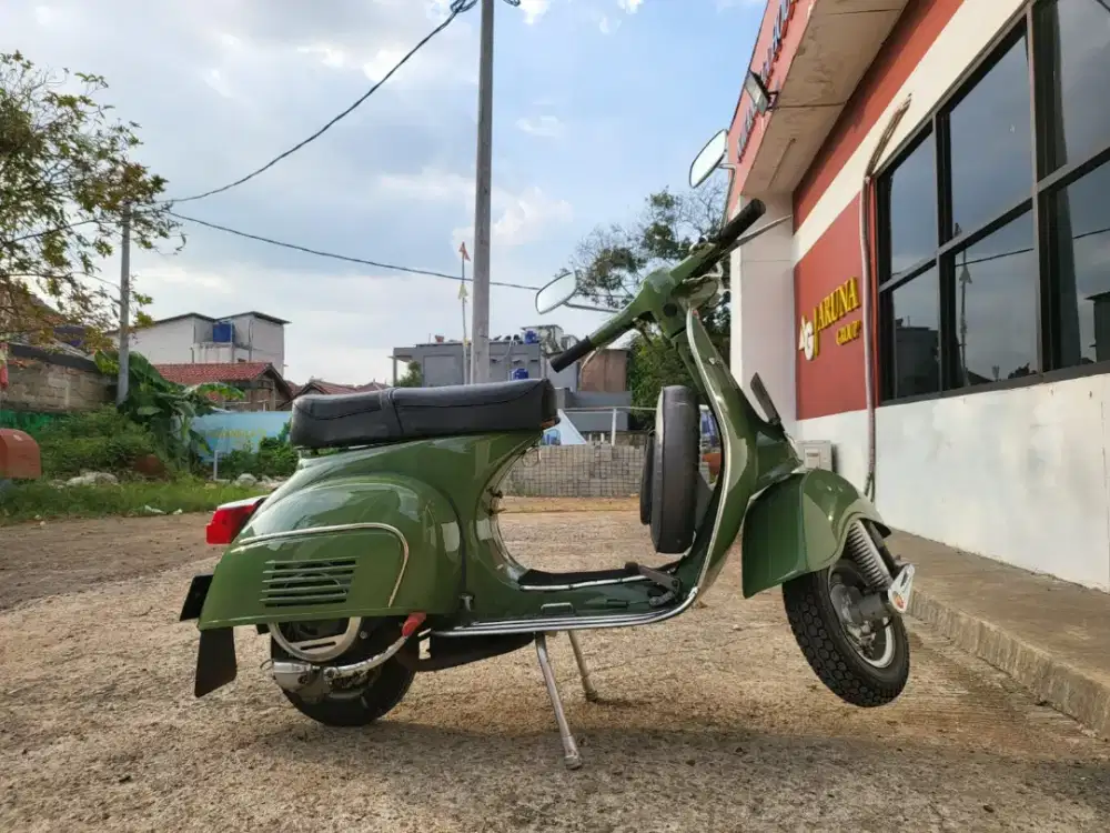 Vespa Super 1977 (Hijau lumut)