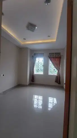 DIJUAL CEPAT MURAH RUMAH SIAP HUNI 2 LANTAI MUTIARA PALEM