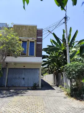 Dijual Ruko Manyar Jaya, Parkiran luas, cocok Untuk Usaha