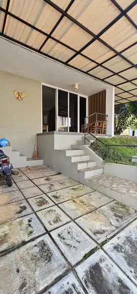 DIJUAL RUMAH ELEGAN FULL FURNISH 4 KAMAR TIDUR DI SEMARANG