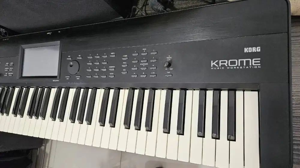 Keyboard Korg Krome 61 Music Workstation Synthesizer No Minus