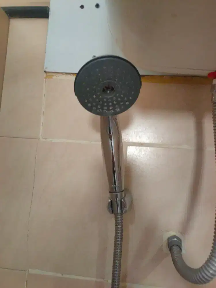 Shower mandi bekas