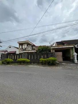 RUMAH LUAS JALAN TERATAI DAERAH KOMPLEK PEMDA