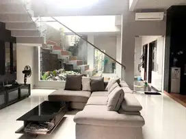 Dijual Rumah Modern Minimalis Semi Furnish Belakang Excelso MERR