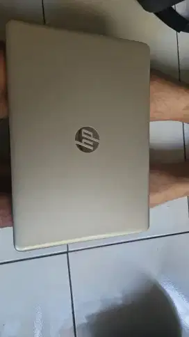 Laptop HP. 14 bw000AU. Ram 4 500 gb