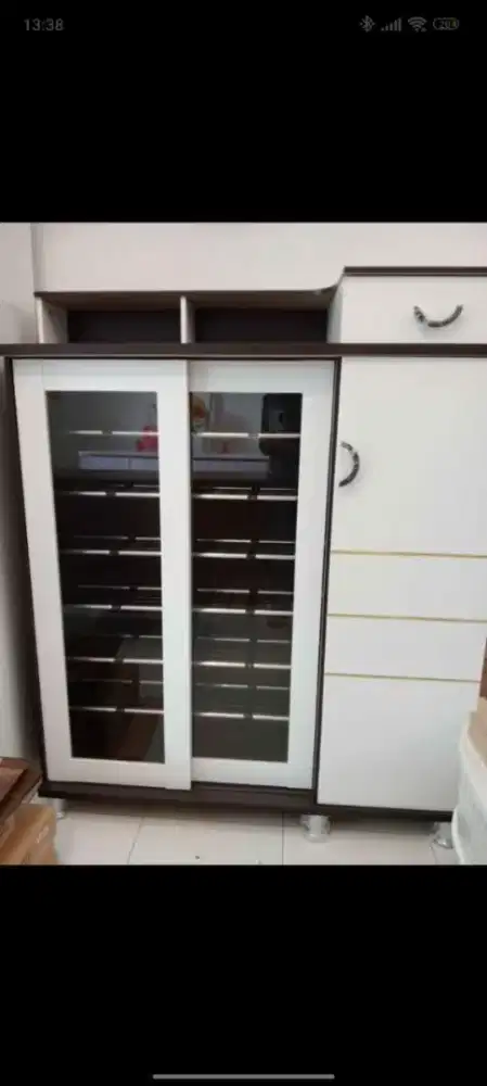 Rak sepatu terkini