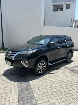 LOW KM MULUS TERAWAT LIKE NEW ! Toyota Fortuner VRZ 2.4 AT 2019 Hitam
