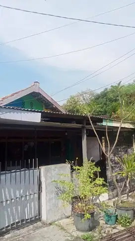 Rumah Hook Strategis Kampung Pelangi