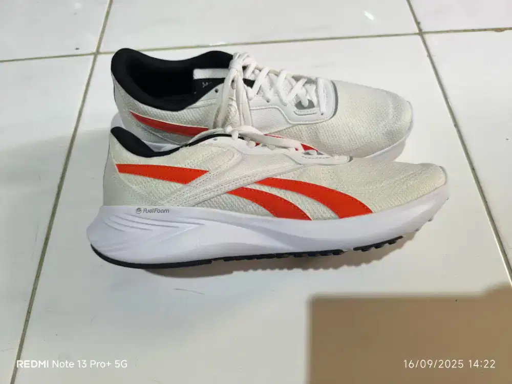 Sepatu Reebok baru
