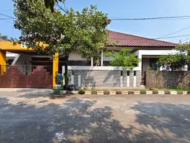 1002,37 lelang rumah Sidoarjo di taman di pondok mutiara