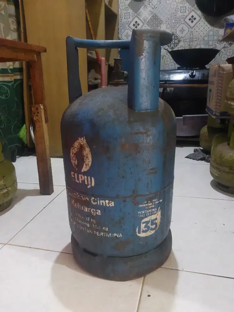 Di jual tabung gas 12 kg kosong
