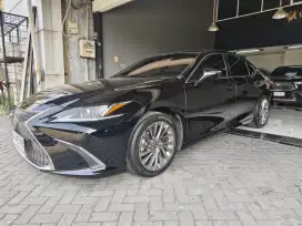 LEXUS ES300H ULTRA LUXURY AT 2019 BLACK ON BROWN TOP CONDITION SUPER