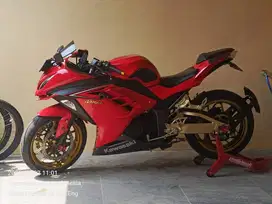 Di jual NINJA 250 FI 2017 WARNA MERAH pajak ON plat E majalengka