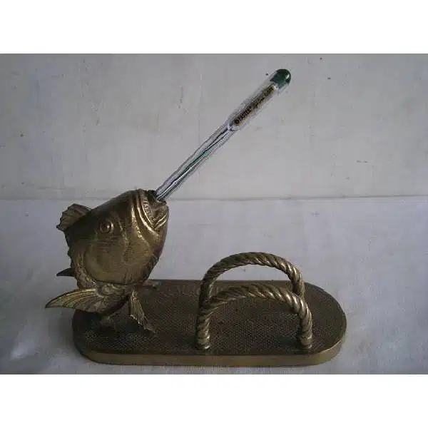 Vintage antik kertas surat dan pena model ikan