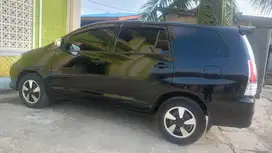 Toyota Kijang Innova 2010 Bensin