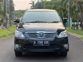 Innova 2.0 V Lux 2011 Hitam