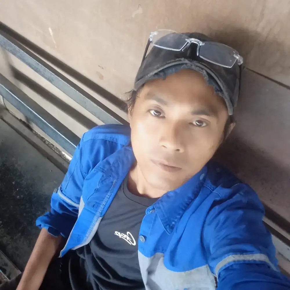 Ikhtiar cari lowongn kerja  apah sajah . Buat freelend atau lanjut.