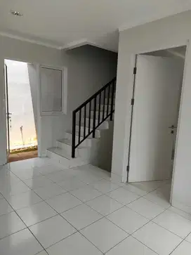 Dijual Rumah 2 Lantai Hoek Siap Huni Lokasi di Summarecon