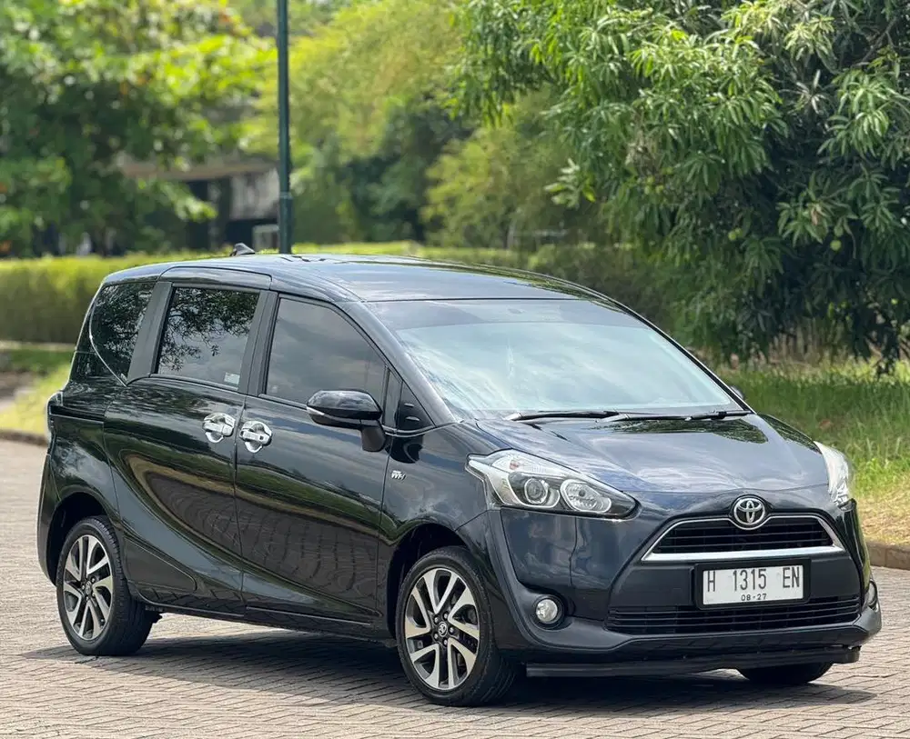 Sienta V matic 2017 plat H tgn 1 MURAH
