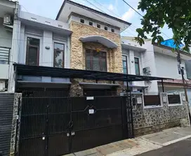 di jual rumah puri indah terawat, 2lantai