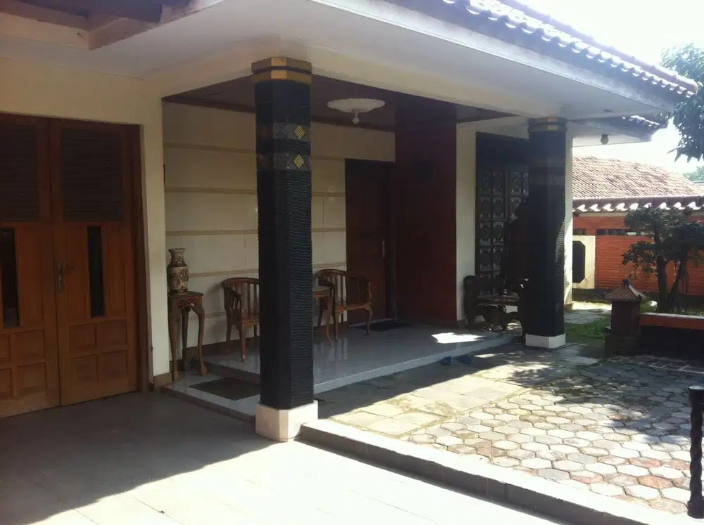 Rumah 1 1/2 Lantai dipinggir Jl. H. Juanda Depok - Jawa Barat