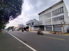 Dijual / Disewakan Ruko 3 Lantai Lokasi Strategis