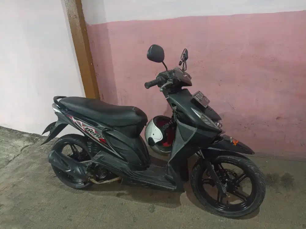Honda beat karbu warna hitam