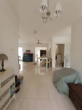 DIJUAL RUMAH MURAH 2 LANTAI DI CLUSTER TENGAH KOTA WISATA, DEKAT MAL!